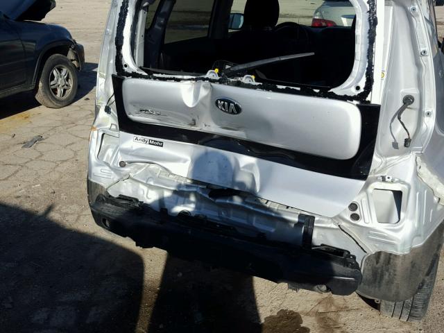 KNDJN2A2XE7733544 - 2014 KIA SOUL SILVER photo 9