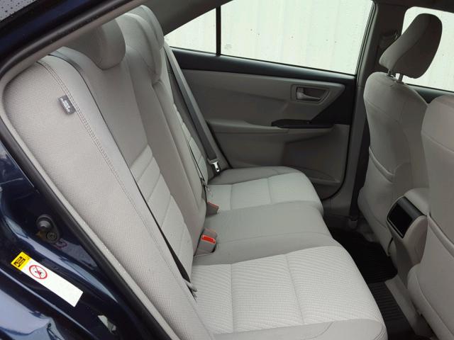 4T1BF1FK6HU807001 - 2017 TOYOTA CAMRY LE ლურჯი ფოტო 6