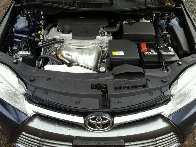 4T1BF1FK6HU807001 - 2017 TOYOTA CAMRY LE ლურჯი ფოტო 7