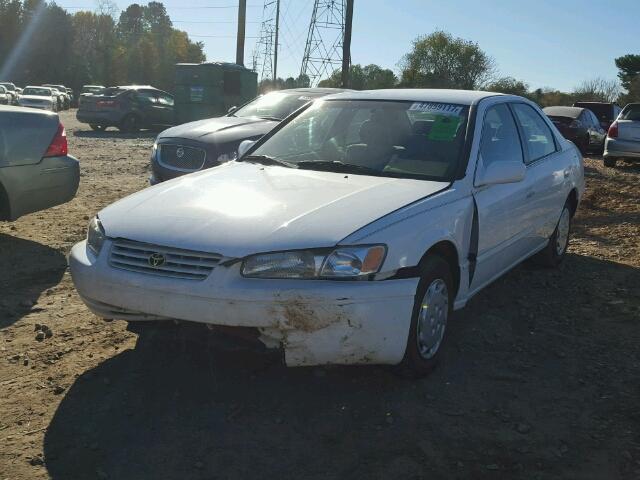 JT2BG22K5X0316639 - 1999 TOYOTA CAMRY LE WHITE photo 2