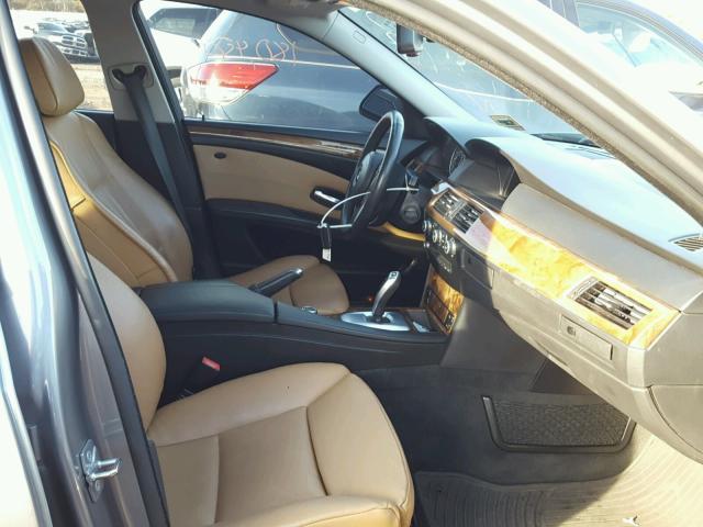 WBANV9C55AC139475 - 2010 BMW 535 XI 灰色 照片 5