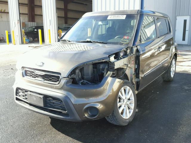 KNDJT2A67D7535138 - 2013 KIA SOUL + GREEN photo 2