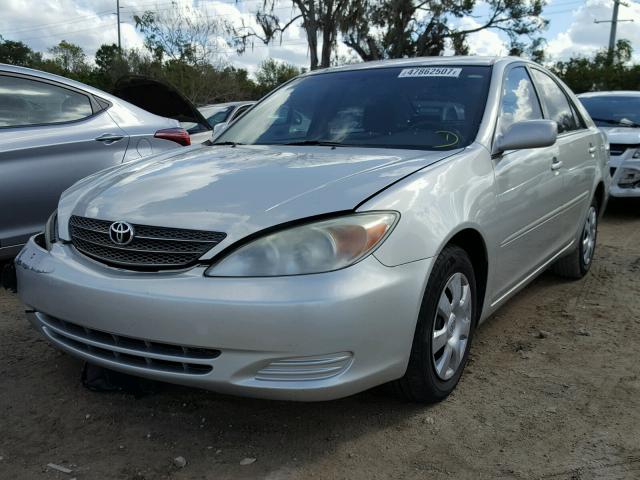 4T1BE32K74U900706 - 2004 TOYOTA CAMRY LE SILVER photo 2