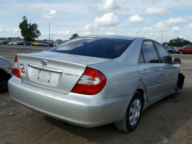 4T1BE32K74U900706 - 2004 TOYOTA CAMRY LE ვერცხლისფერი ფოტო 4