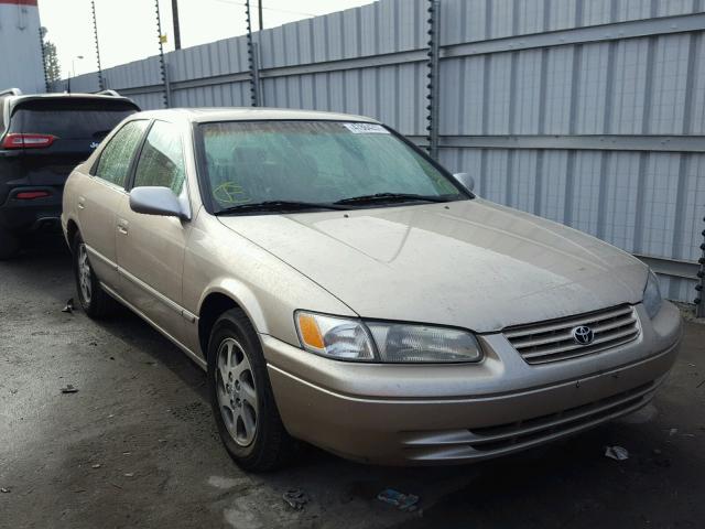 JT2BF28K5W0143715 - 1998 TOYOTA CAMRY XLE BEIGE photo 1