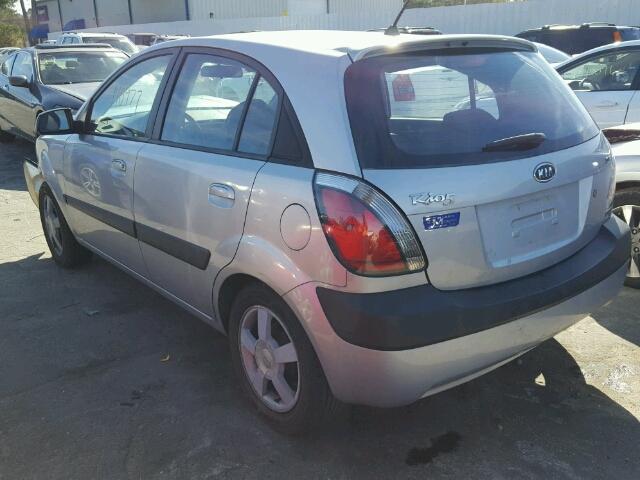 KNADE163066058123 - 2006 KIA RIO 5 SILVER photo 3