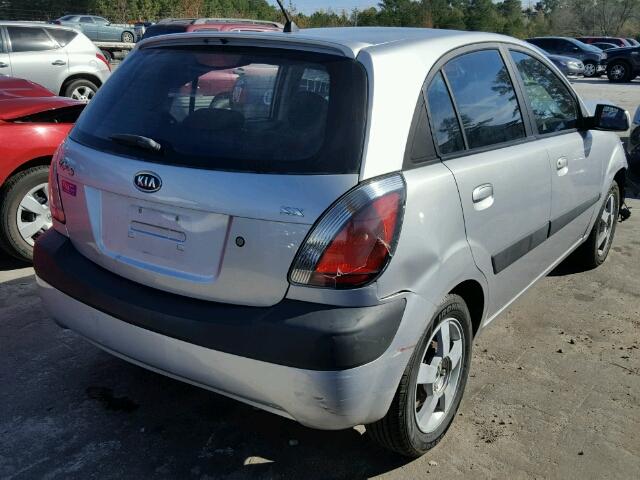 KNADE163066058123 - 2006 KIA RIO 5 SILVER photo 4