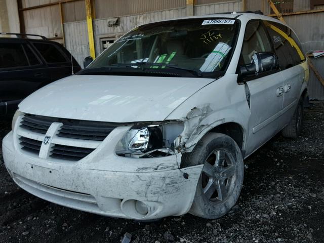 2D4GP44L65R565827 - 2005 DODGE GRAND CARA WHITE photo 2