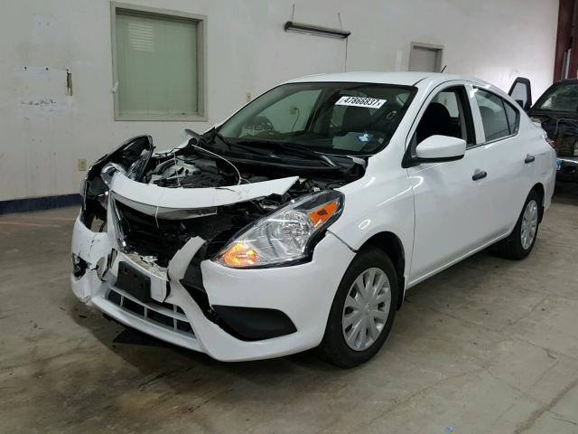 3N1CN7AP7GL907119 - 2016 NISSAN VERSA S WHITE photo 2