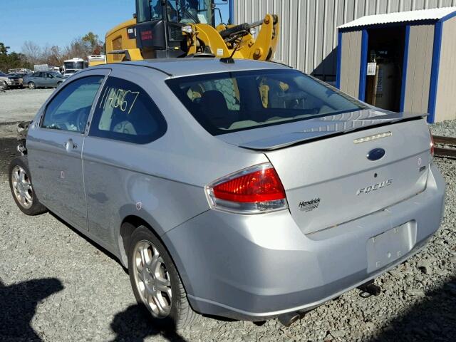 1FAHP33N28W258011 - 2008 FORD FOCUS SE SILVER photo 3