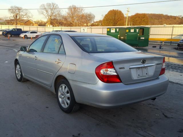 4T1BE32K42U555521 - 2002 TOYOTA CAMRY LE ვერცხლისფერი ფოტო 3