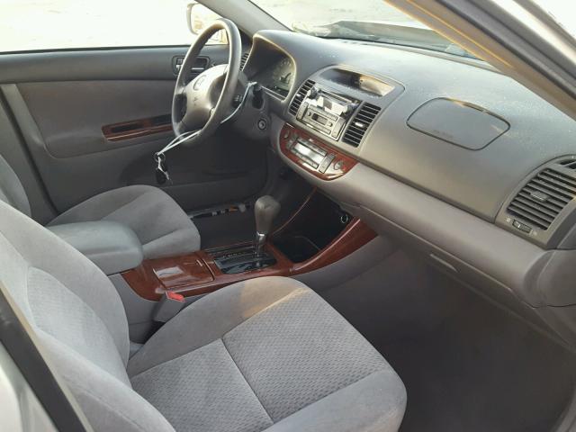 4T1BE32K42U555521 - 2002 TOYOTA CAMRY LE ვერცხლისფერი ფოტო 5