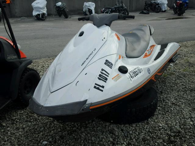 YAMA3208L516 - 2016 YAMAHA MARINE LOT WHITE photo 2