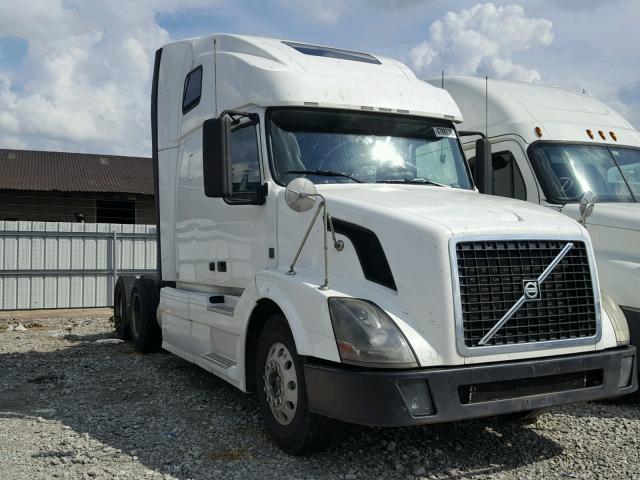 4V4NC9EH9BN294461 - 2011 VOLVO VN VNL WHITE photo 1