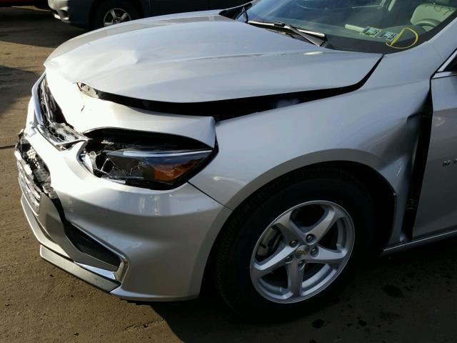 1G1ZC5ST2HF286079 - 2017 CHEVROLET MALIBU LS ვერცხლისფერი ფოტო 9