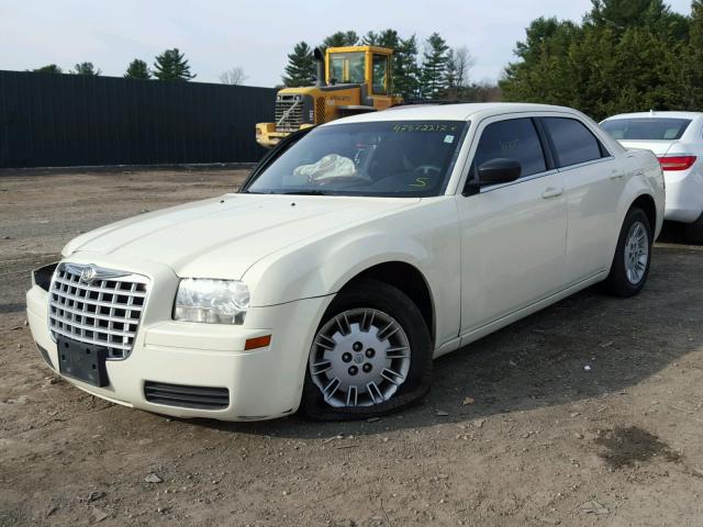 2C3KA43R47H807994 - 2007 CHRYSLER 300 WHITE photo 2