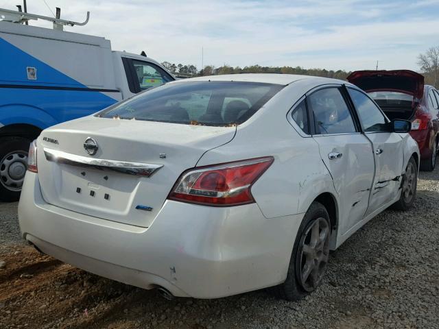 1N4AL3AP3DN515940 - 2013 NISSAN ALTIMA 2.5 WHITE photo 4