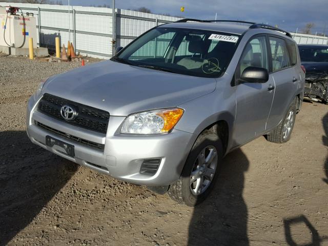 2T3BF33V09W012920 - 2009 TOYOTA RAV4 SILVER photo 2