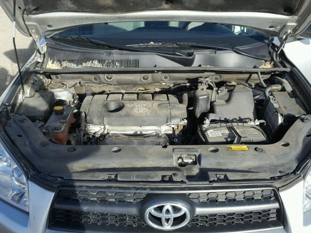 2T3BF33V09W012920 - 2009 TOYOTA RAV4 SILVER photo 7