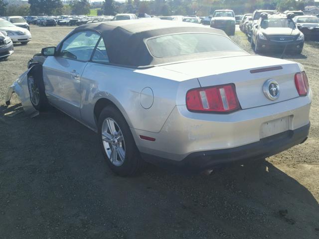 1ZVBP8EM4C5273686 - 2012 FORD MUSTANG SILVER photo 3