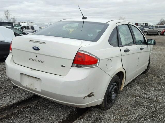 1FAHP35NX9W200565 - 2009 FORD FOCUS SE WHITE photo 4