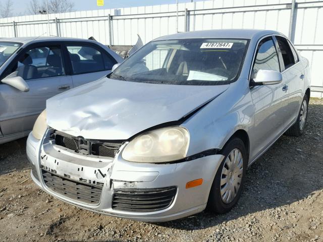 3VWRG71K35M648705 - 2005 VOLKSWAGEN NEW JETTA SILVER photo 2