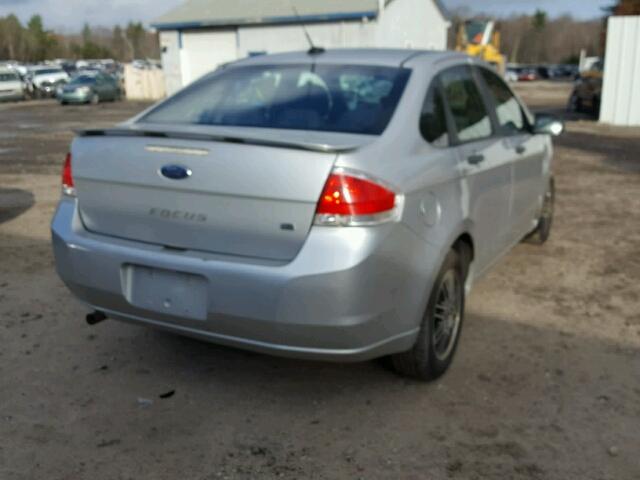 1FAHP3FN1BW204539 - 2011 FORD FOCUS SE SILVER photo 4