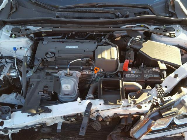 1HGCR2F52HA100576 - 2017 HONDA ACCORD SPO WHITE photo 7