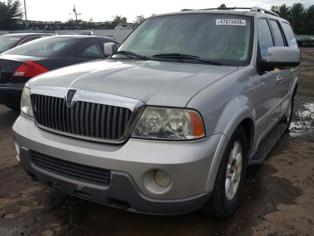5LMFU28R94LJ06795 - 2004 LINCOLN NAVIGATOR Silber Foto 2