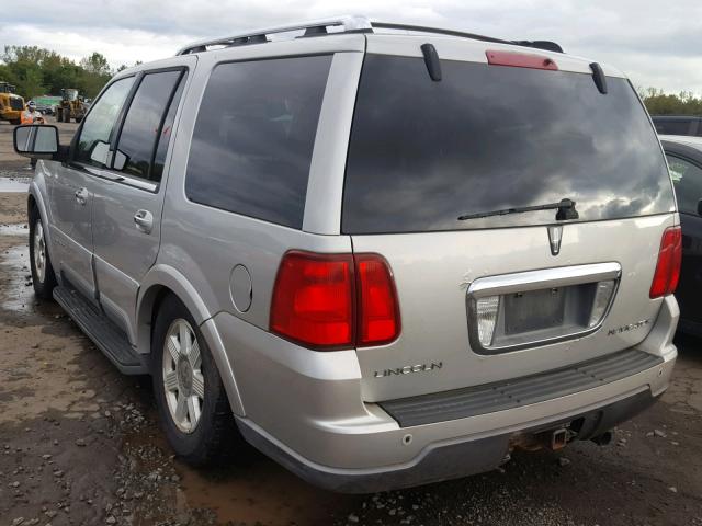 5LMFU28R94LJ06795 - 2004 LINCOLN NAVIGATOR Silber Foto 3