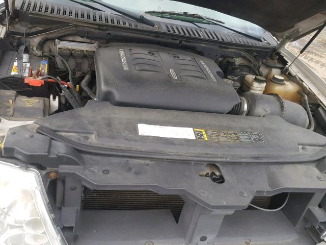 5LMFU28R94LJ06795 - 2004 LINCOLN NAVIGATOR Silber Foto 7