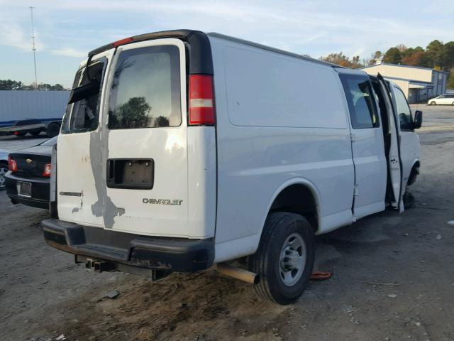 1GCGG29V261166558 - 2006 CHEVROLET EXPRESS G2 WHITE photo 4