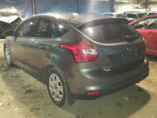 1FAHP3K23CL387327 - 2012 FORD FOCUS SE GRAY photo 3