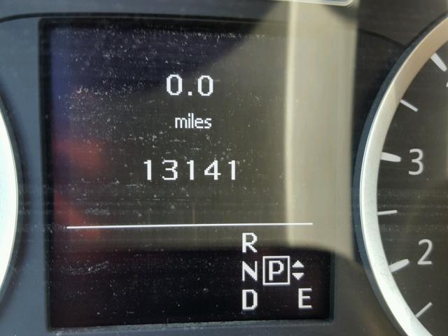 SJKCH5CP4HA025949 - 2017 INFINITI QX30 BASE SILVER photo 2