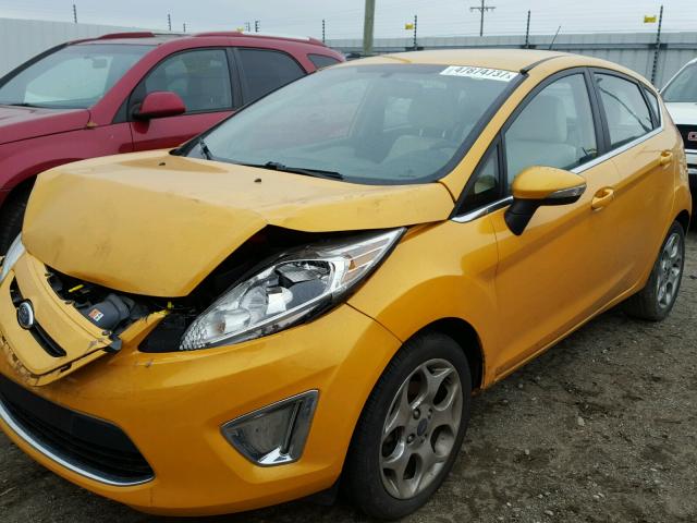 3FADP4FJ7DM132170 - 2013 FORD FIESTA TIT ORANGE photo 2