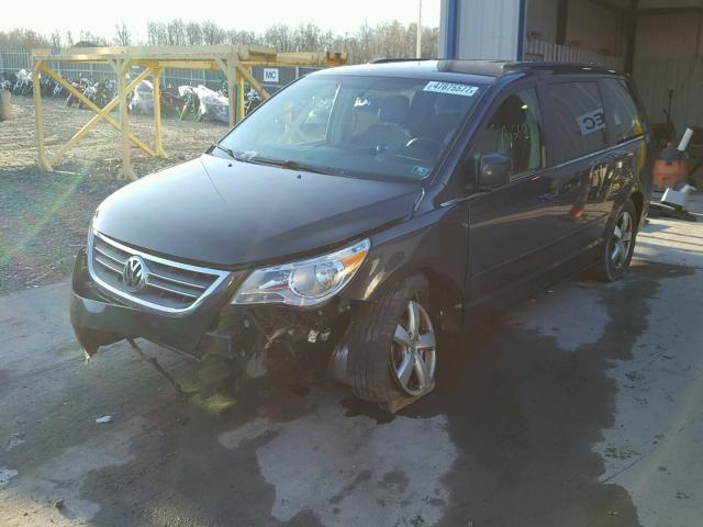 2V4RW3DG1BR659539 - 2011 VOLKSWAGEN ROUTAN SE GRAY photo 2