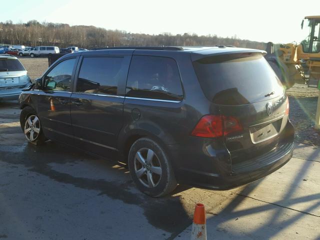 2V4RW3DG1BR659539 - 2011 VOLKSWAGEN ROUTAN SE GRAY photo 3