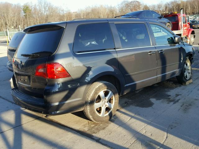 2V4RW3DG1BR659539 - 2011 VOLKSWAGEN ROUTAN SE GRAY photo 4