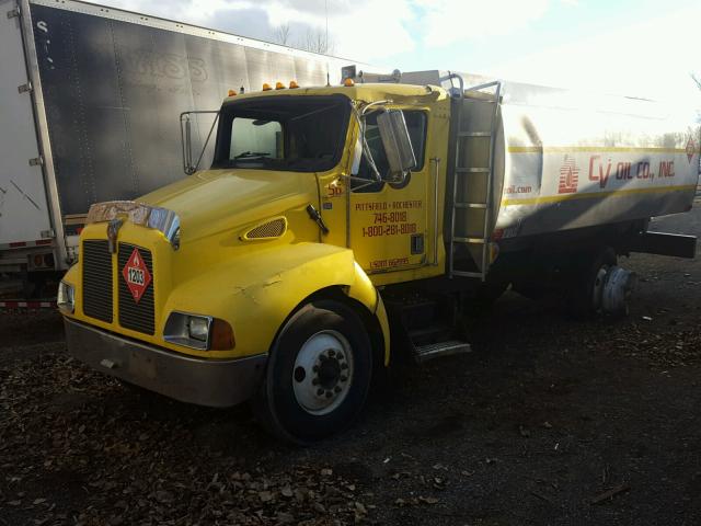 2NKMHD7X22M884225 - 2002 KENWORTH CONSTRUCTI YELLOW photo 2