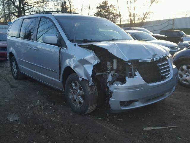 2A8HR541X9R572083 - 2009 CHRYSLER TOWN & COU SILVER photo 1