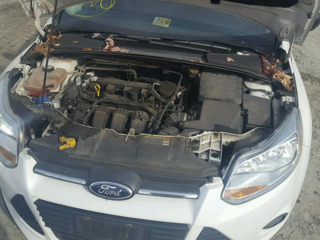 1FAHP3E27CL390565 - 2012 FORD FOCUS S WHITE photo 7