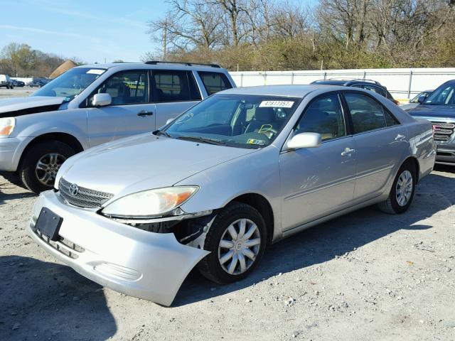 4T1BE32K24U801744 - 2004 TOYOTA CAMRY LE ვერცხლისფერი ფოტო 2