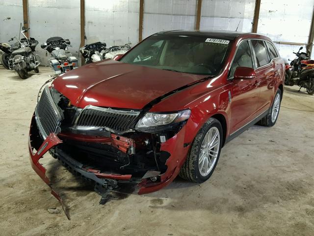 2LMHJ5AT8DBL54715 - 2013 LINCOLN MKT RED photo 2