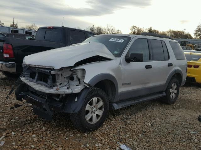 1FMEU63E16UA57034 - 2006 FORD EXPLORER X SILVER photo 2