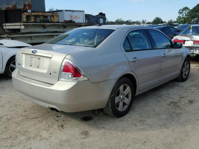 3FAHP07Z29R138080 - 2009 FORD FUSION SE SILVER photo 4