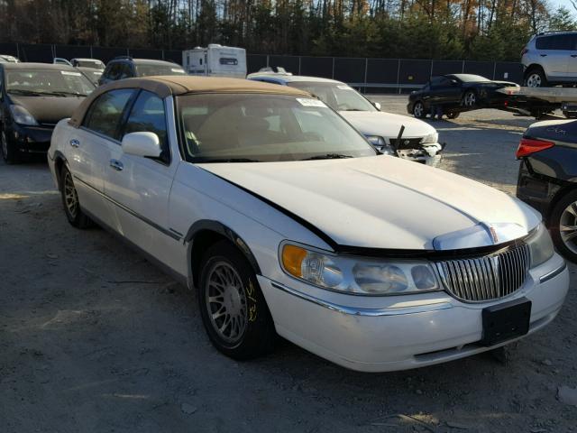 1LNHM82W9YY937882 - 2000 LINCOLN TOWN CAR S WHITE photo 1