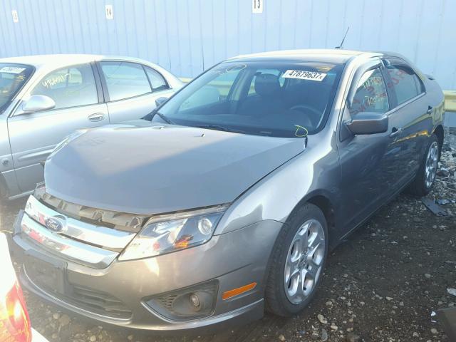 3FAHP0HA9BR143355 - 2011 FORD FUSION SE GRAY photo 2