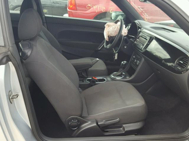 3VWFP7AT1DM670499 - 2013 VOLKSWAGEN BEETLE SILVER photo 5