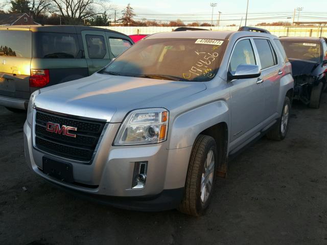 2CTALSEC6B6288809 - 2011 GMC TERRAIN SL SILVER photo 2