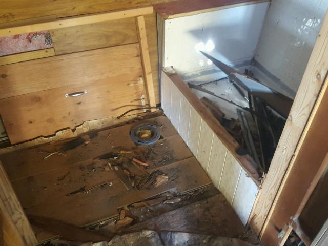 00M1D211HNG254108 - 1976 UTILITY TRAILER WHITE photo 10